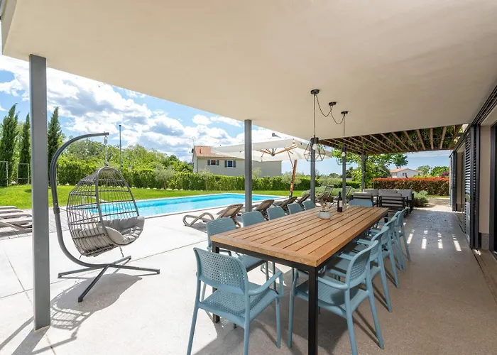 Povetica With Private Pool And Bbq