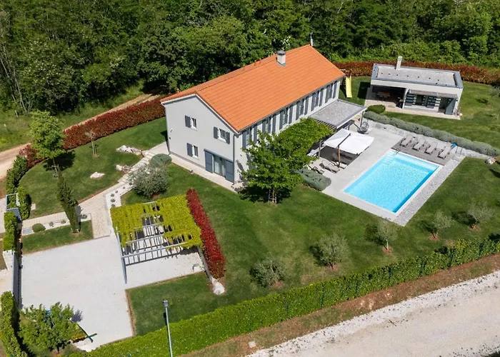 Povetica With Private Pool And Bbq *