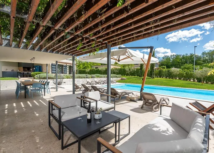 Povetica With Private Pool And Bbq *