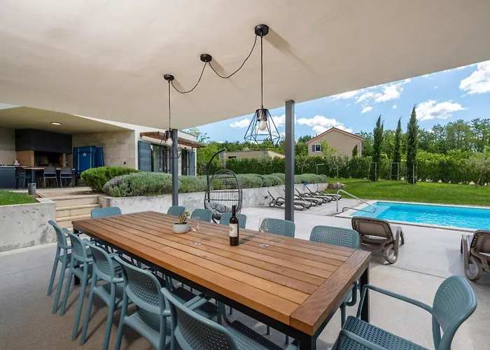 Povetica With Private Pool And Bbq